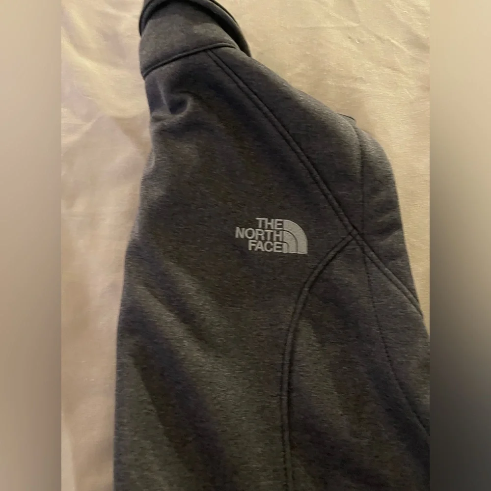 Women’s Northface Vest, New W/O Tags. Size Medium - Picture 3 of 3